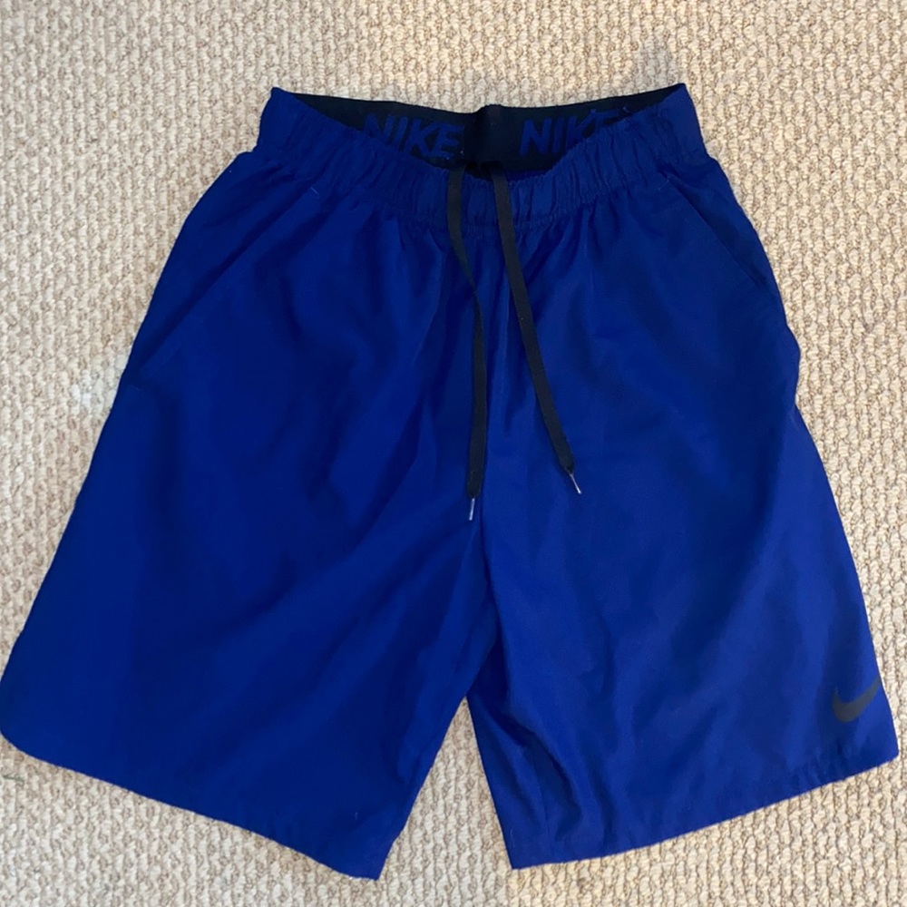 Navy Nike shorts size small. Excellent condition!